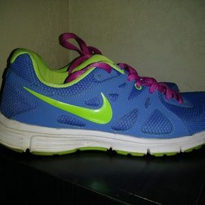 Nike RE VOLUTION 2